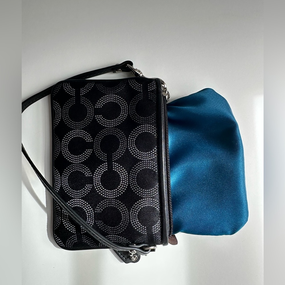 Vintage Coach black wristlet - Picture 5 of 6